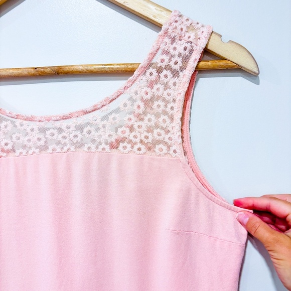 SMART SET Light pink tank top with lace floral back - Picture 4 of 5